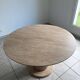 Round table with a travertine effect.