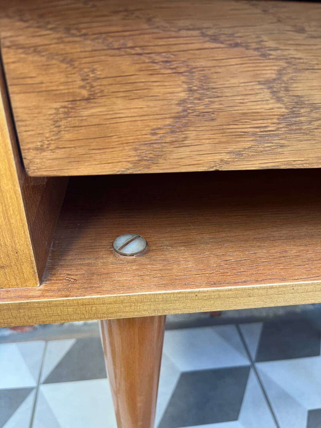 Spindle-legged bedside table from the 60s/70s.