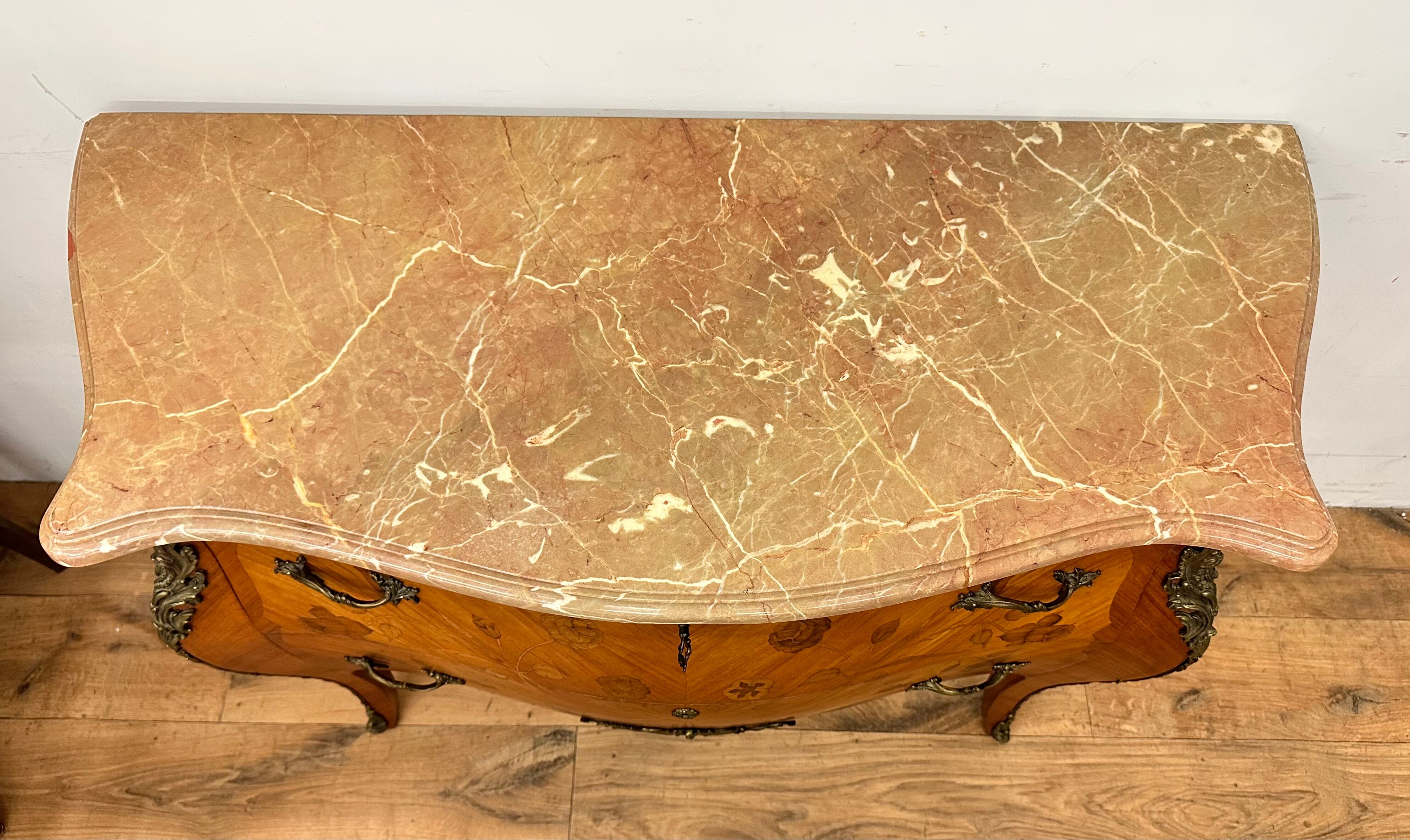 Curved chest of drawers in Louis XV style