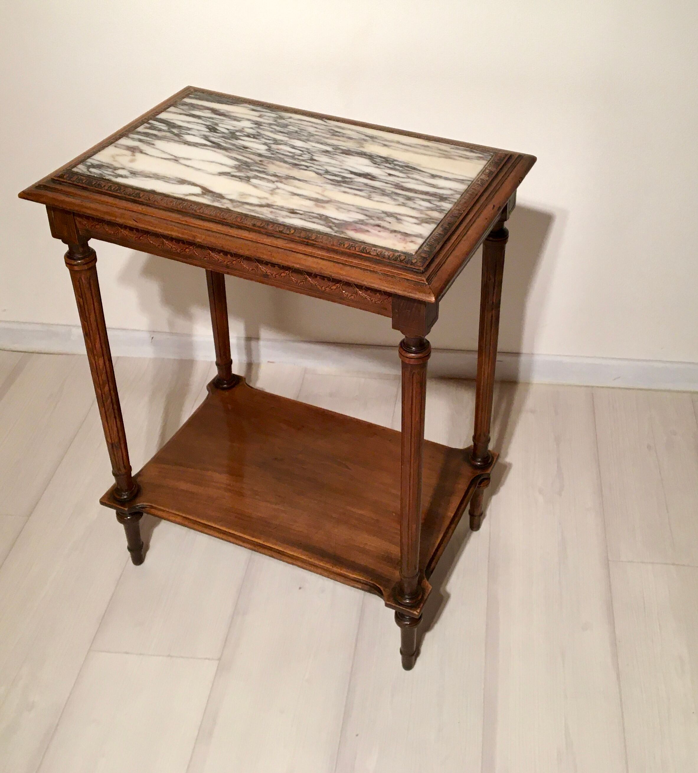 Table d’appoint style Louis XVI marbre