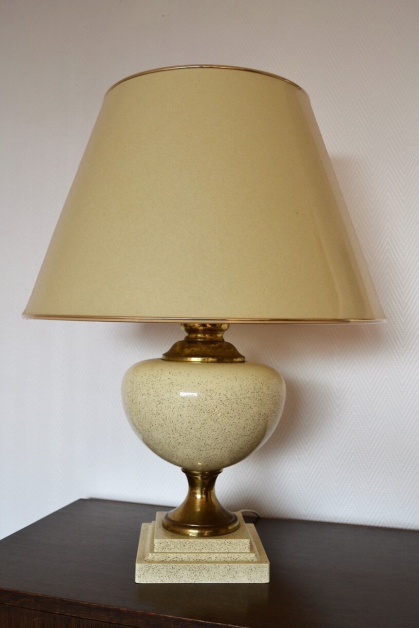 The dolphin "oricourt" table lamp