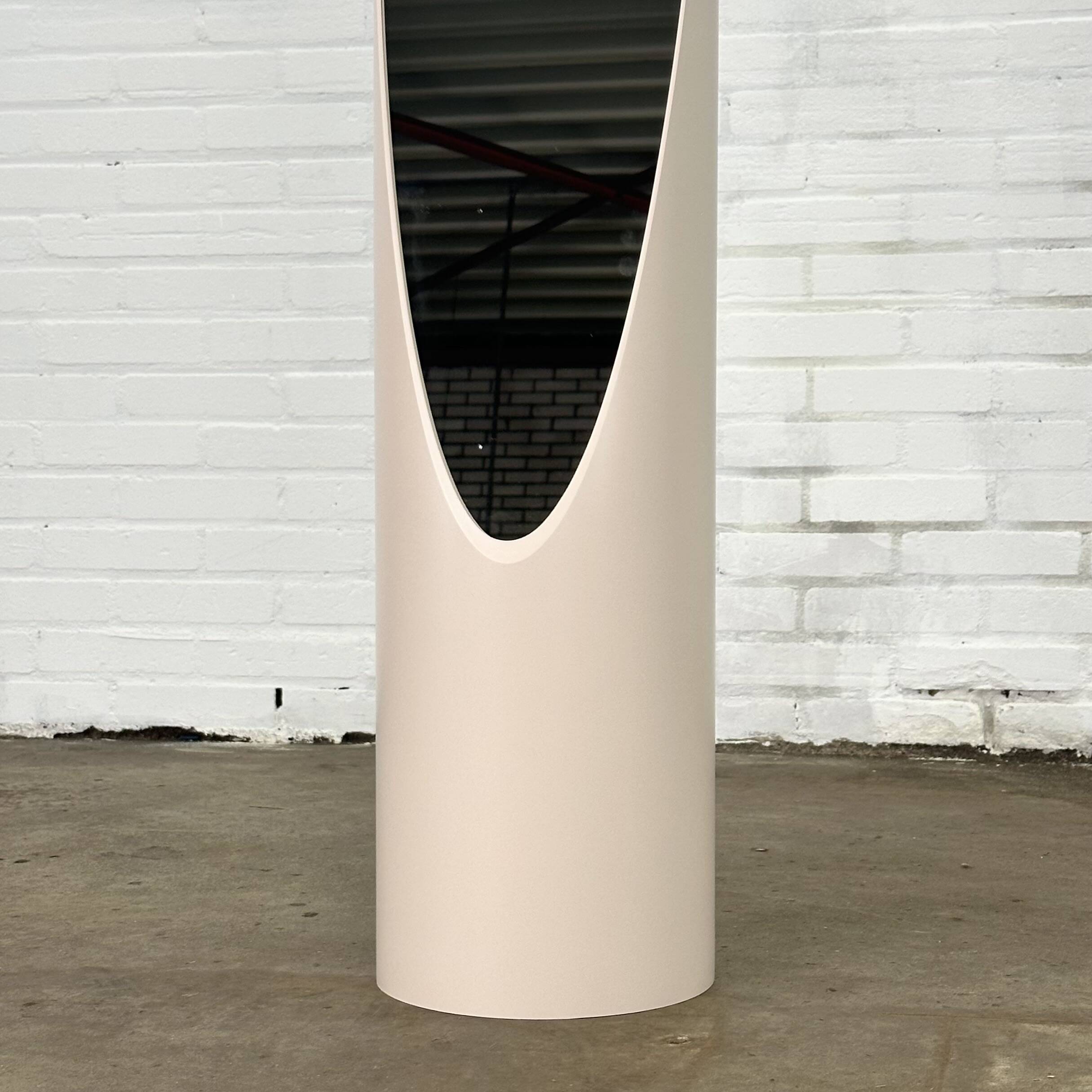 Lipstick mirror in the color beige by Rodolfo Bonetto | specchio unghia