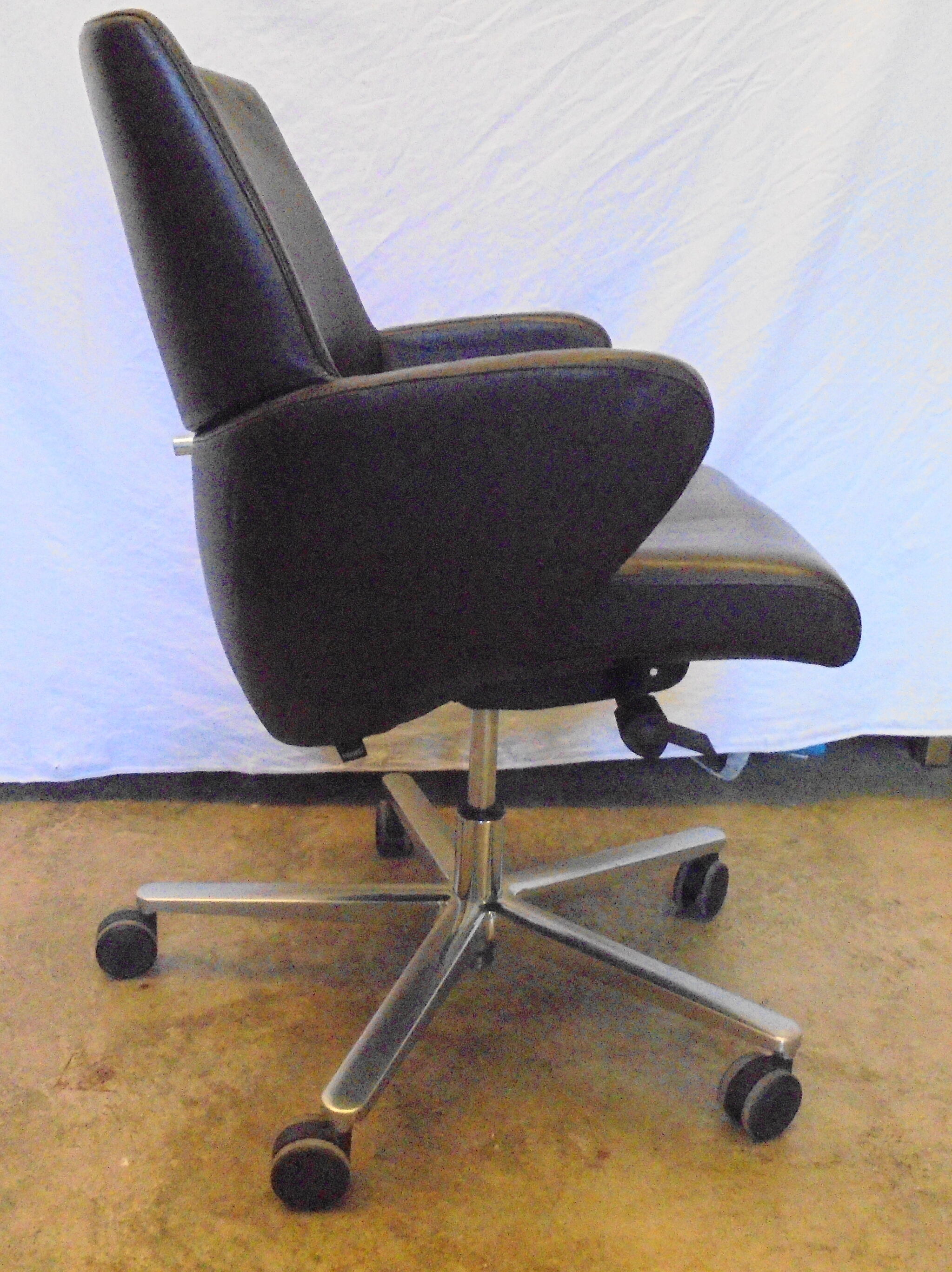2000s Emmegi leather Italian office chair