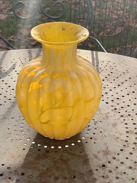 Vase en verre de clichy jaune et blanc, vintage