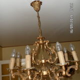 Lustre doré à 8 branches de style ancien Van Den Eynde (H 54 x l78)