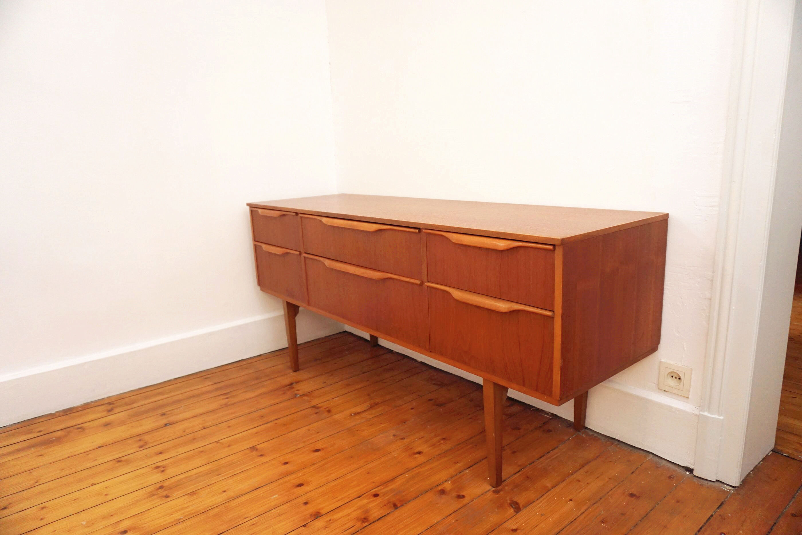 Scandinavian row House austinsuite teak