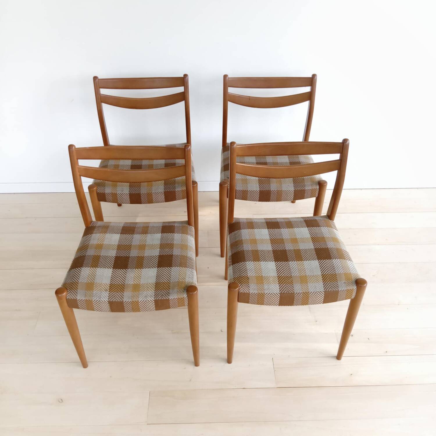 4 Scandinavian chairs
