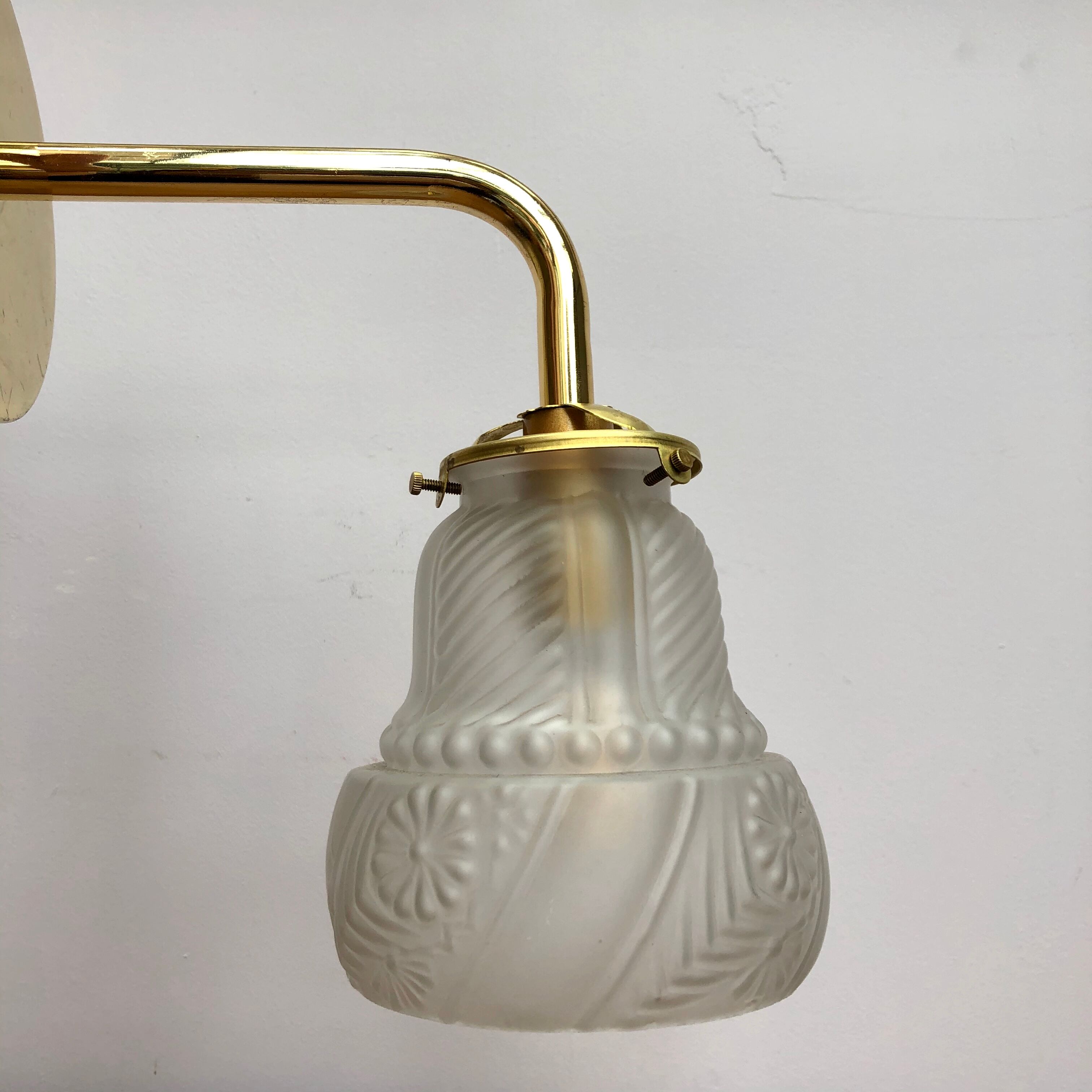 Applique coudé dorée tulipe vintage en verre dépoli Selency