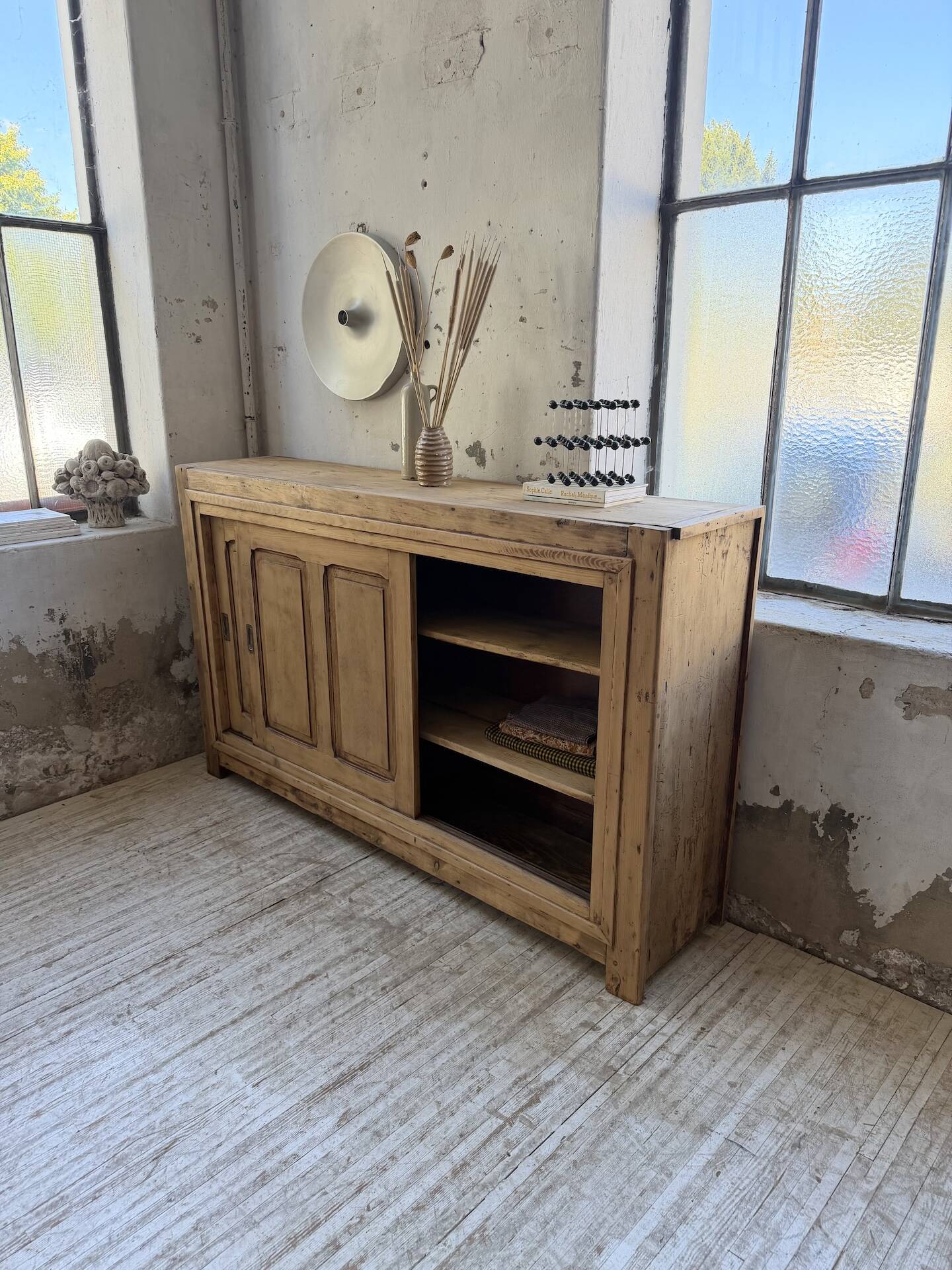 Enfilade with sliding doors from the 1950s