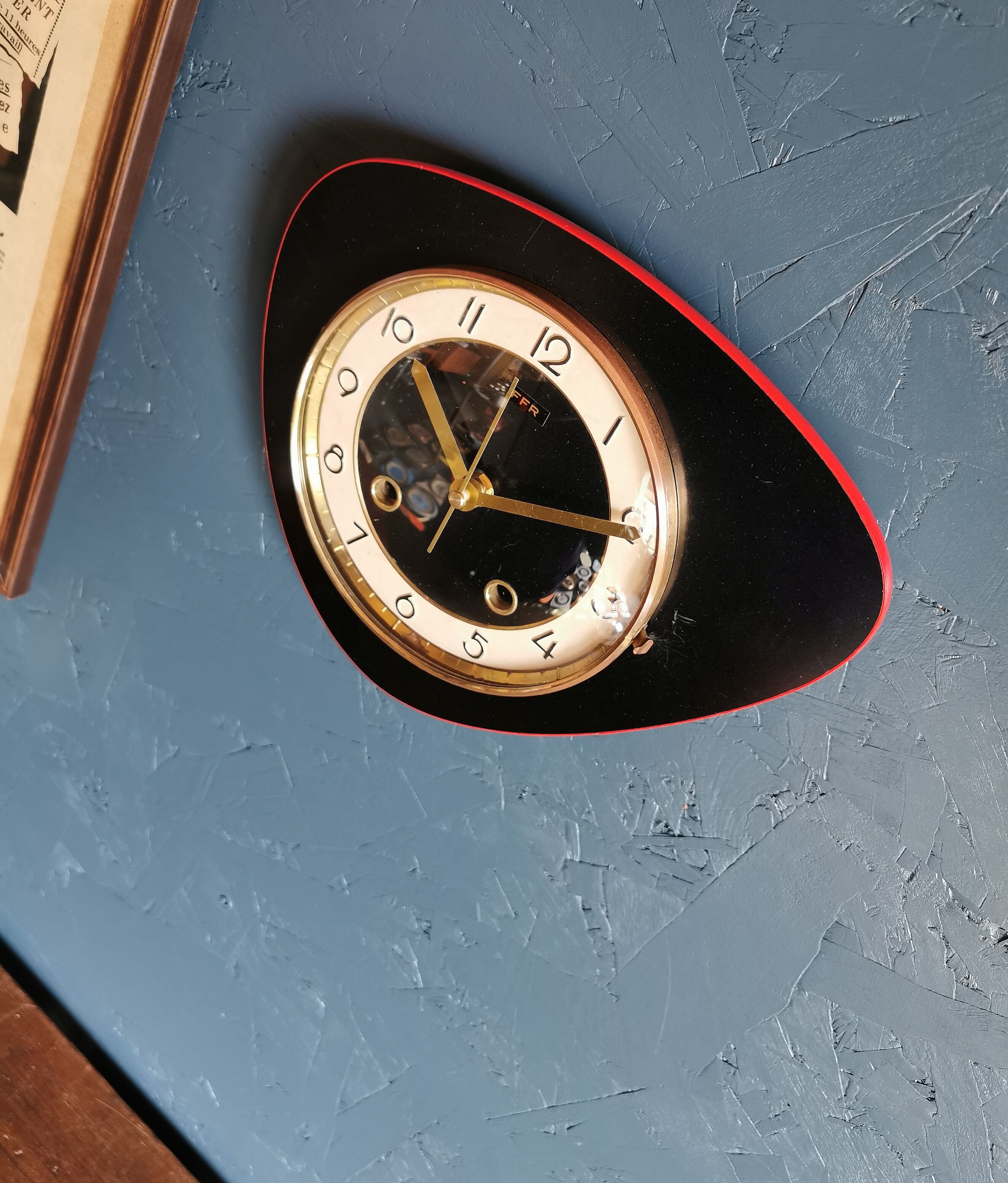 Vintage formica clock silent wall clock asymmetrical "FFR black red"