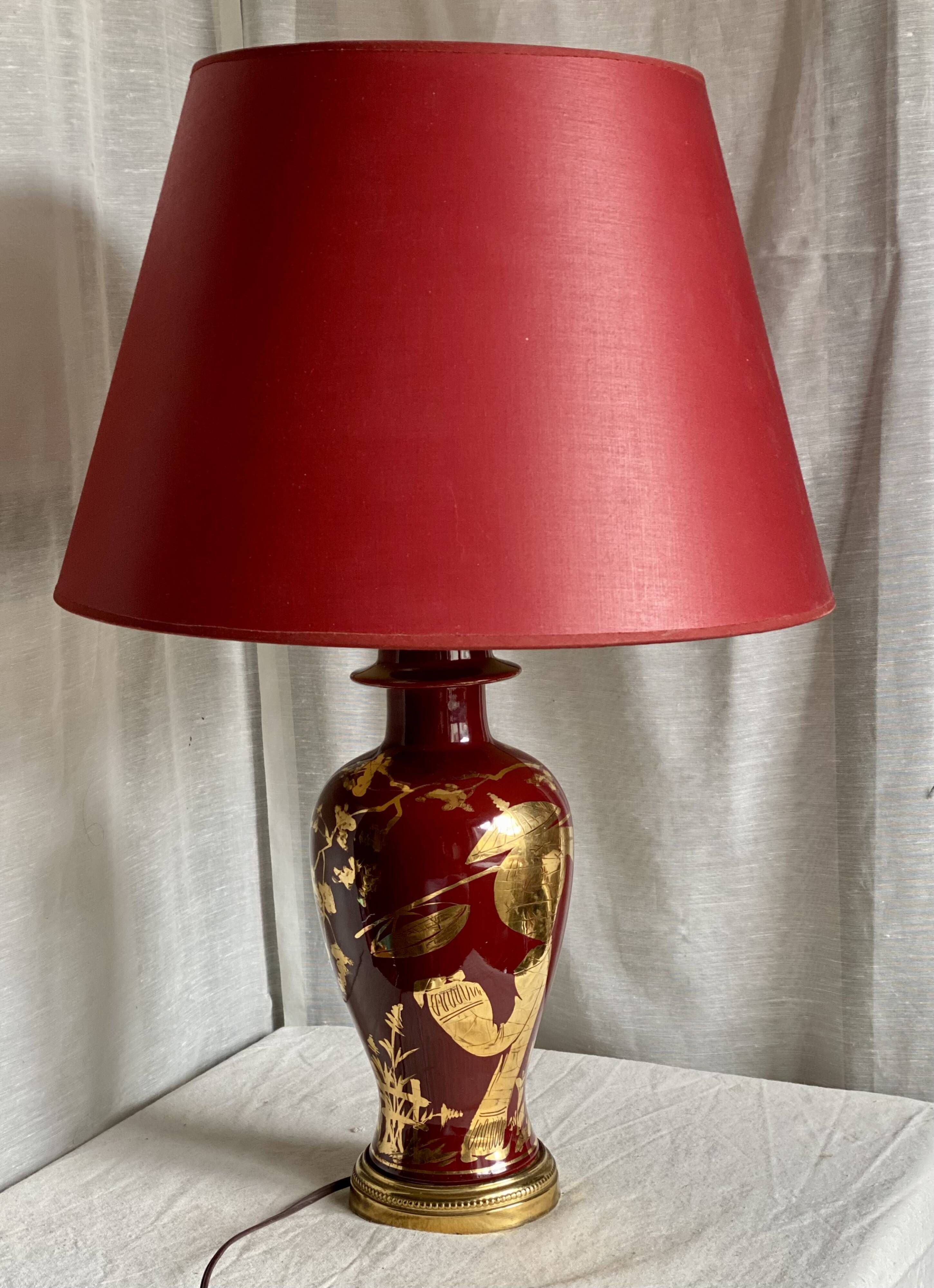 Vintage 1970 red and gold ceramic lamp with oriental decorations.