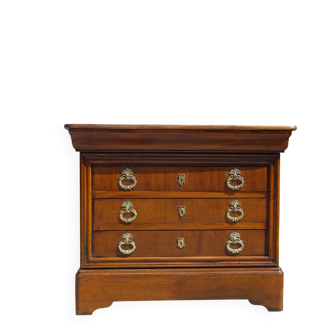 Chest of drawers with decorated handles in the Louis XVI style.