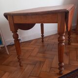 Round table with folding sides