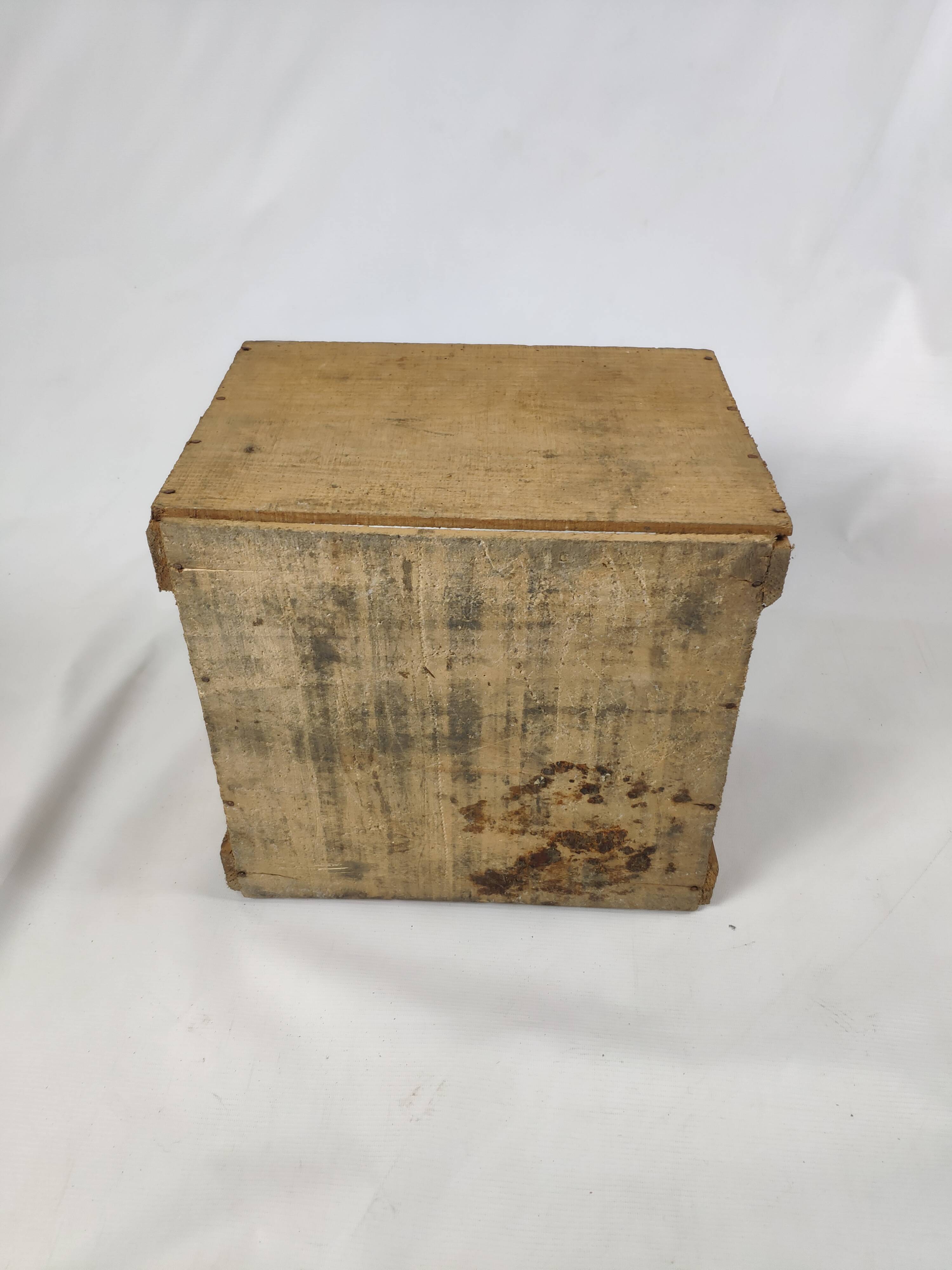Small wooden transport crate