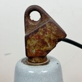 Suspension en émail gris industriel avec plateau en fonte années 1960