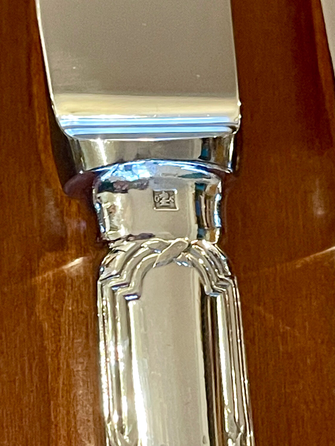 Christofle crossed ribbons, cutlery set for 6 people in new condition, 24 pieces.