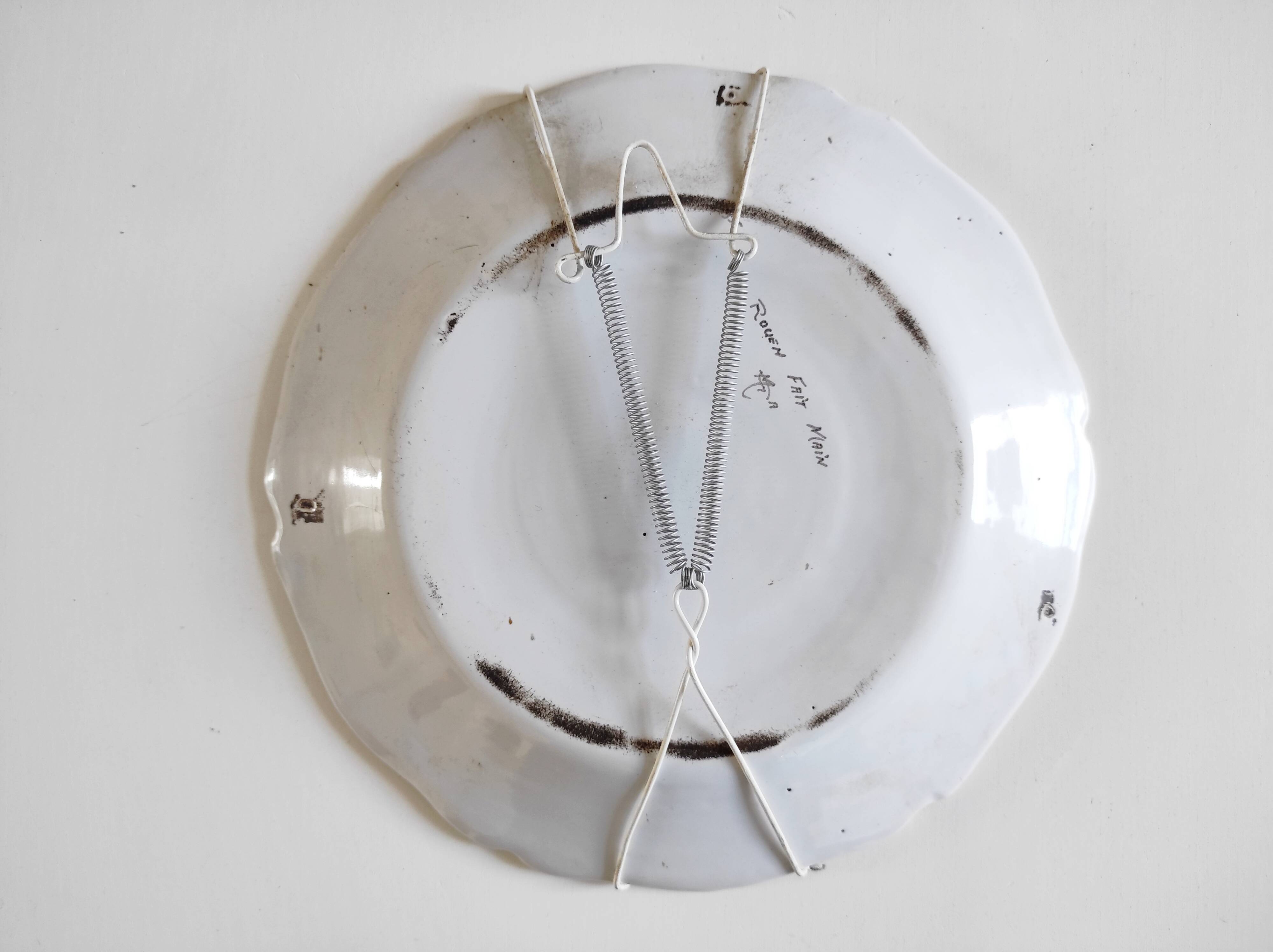 Rouen decorative plate with flower basket