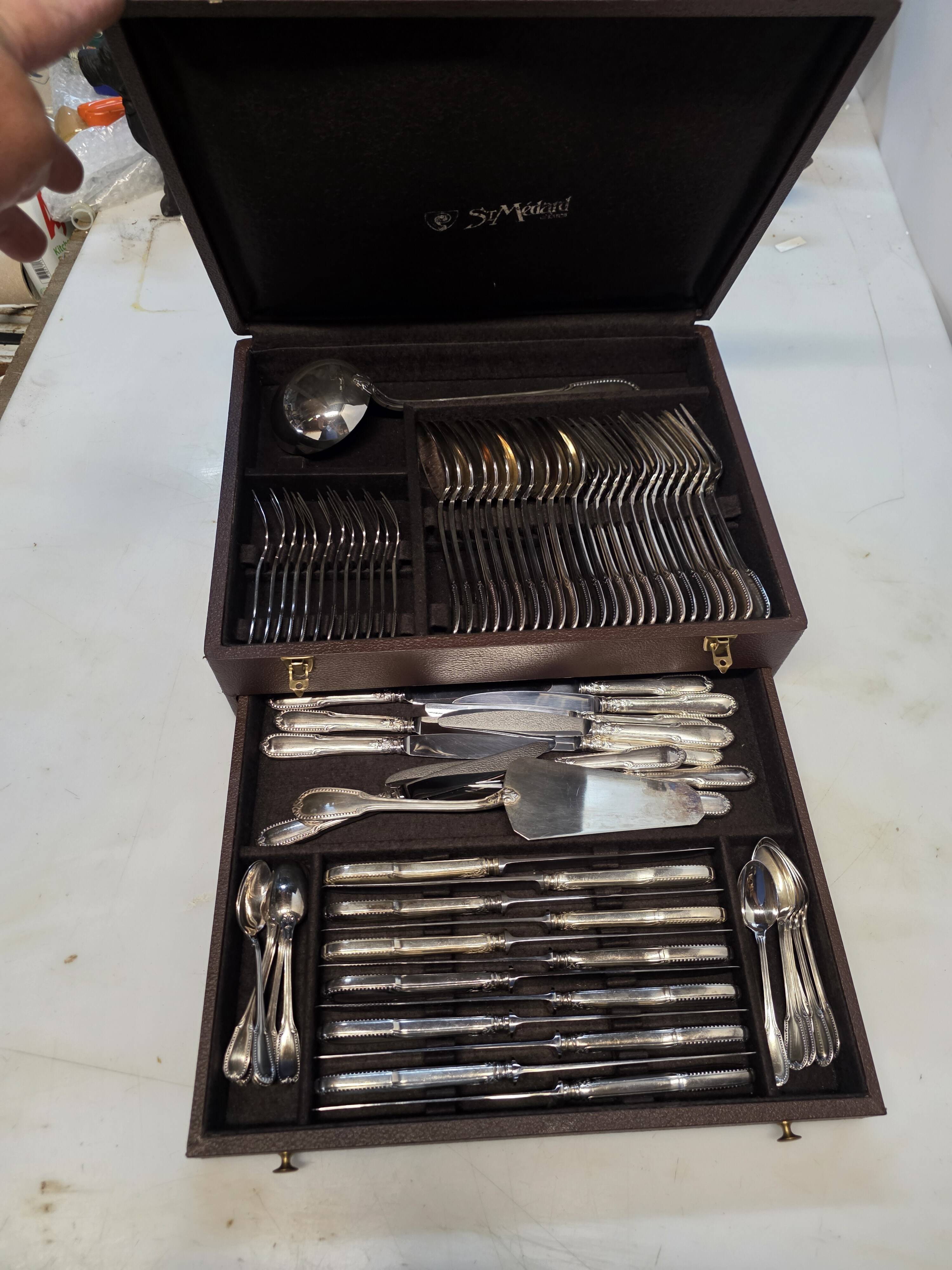 Ménagère 72 pièces en métal argenté 100  Saint-Médard, avec coffret
