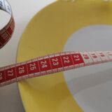 plat de service rond jaune et blanc porcelaine de limoges