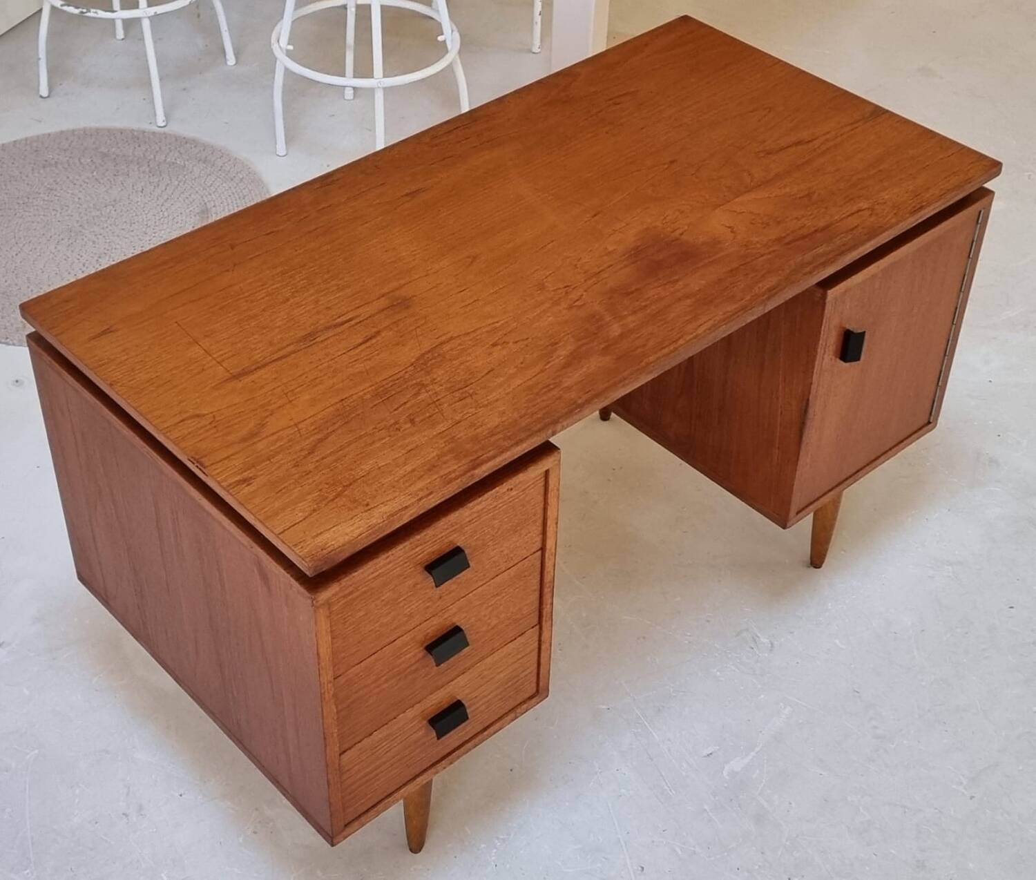 Bureau du milieu du siècle