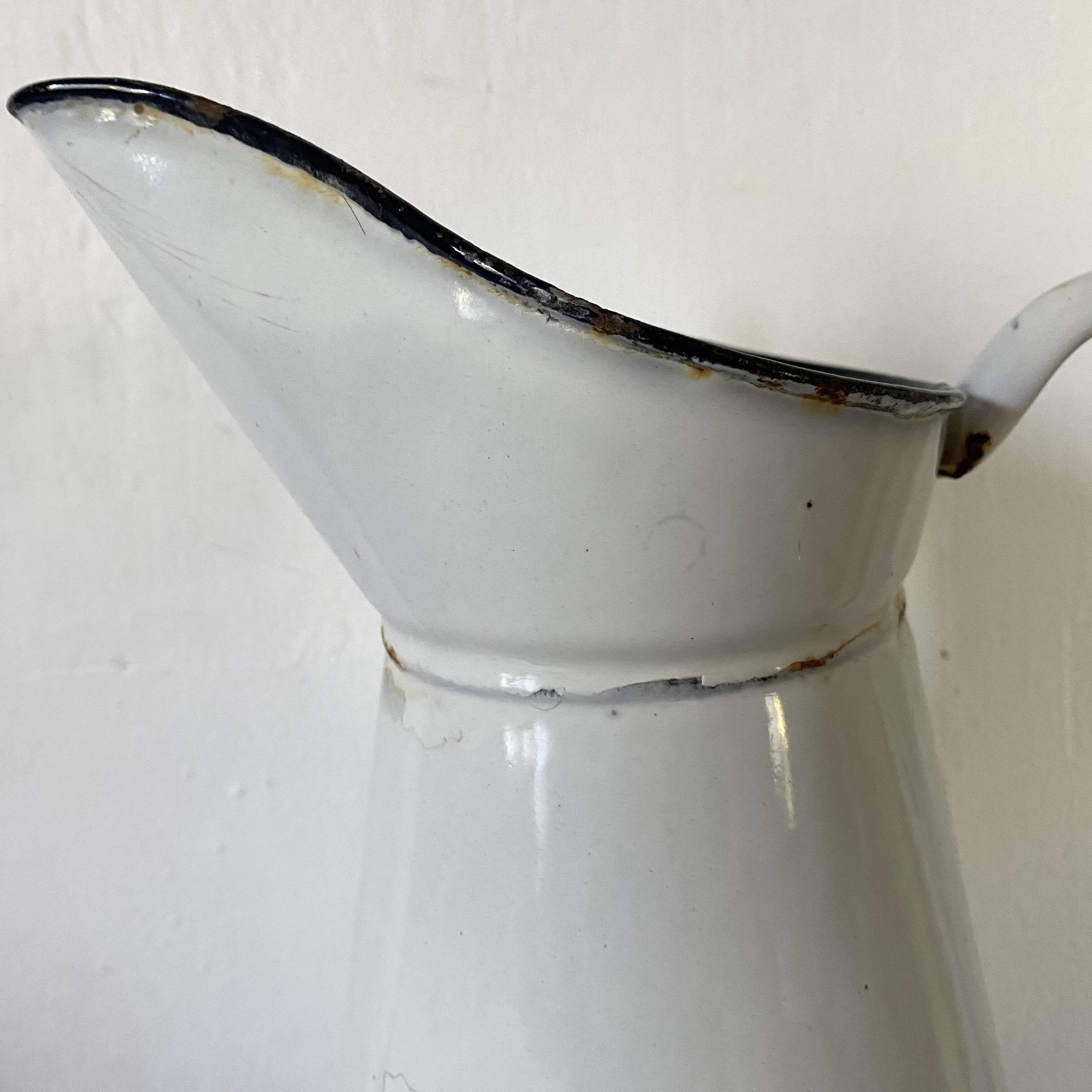 Enameled sheet metal jug