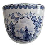 Vintage Villeroy and Boch earthenware pot cache