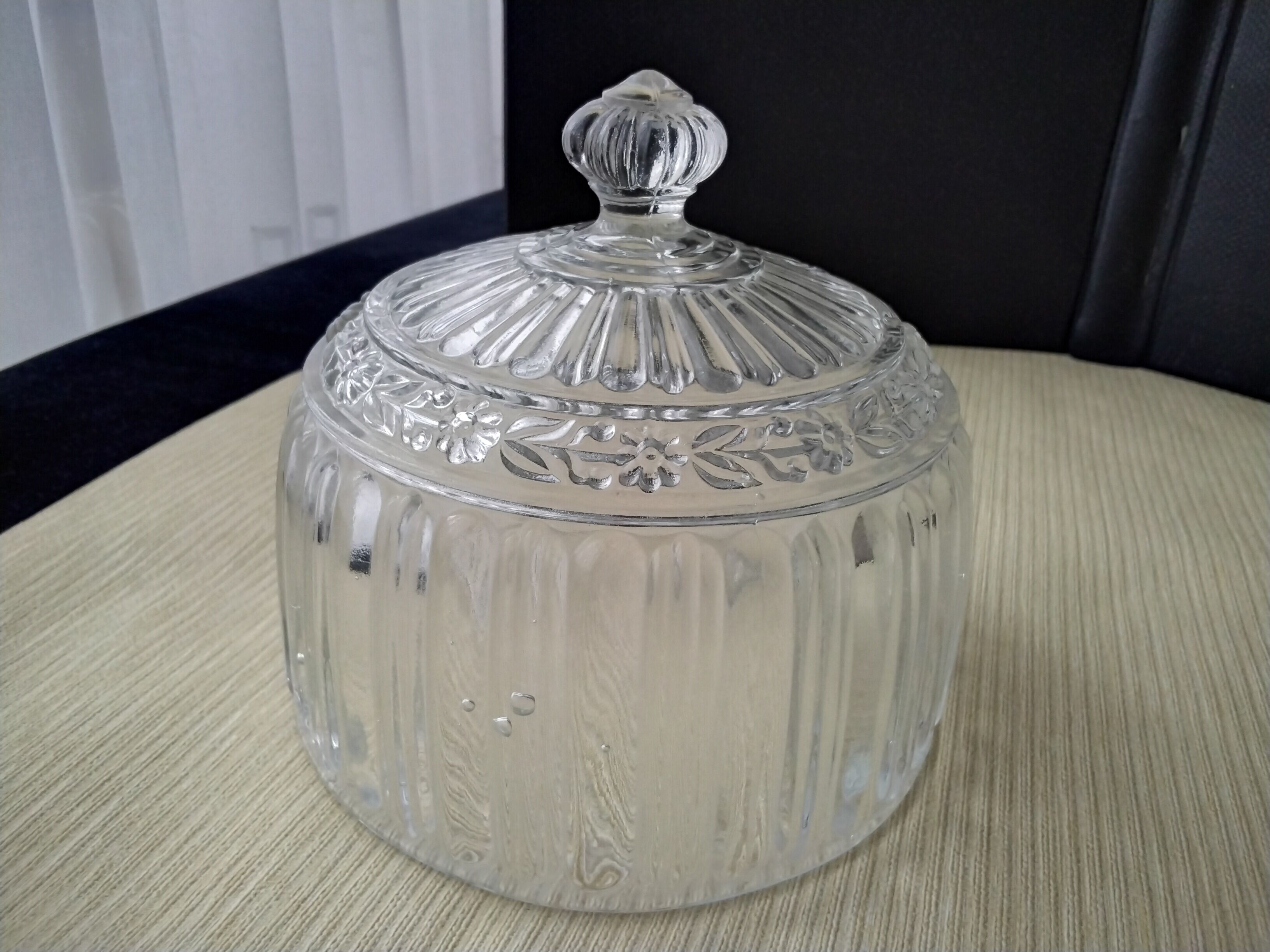 Cheese bell made of moulded pressed glass
