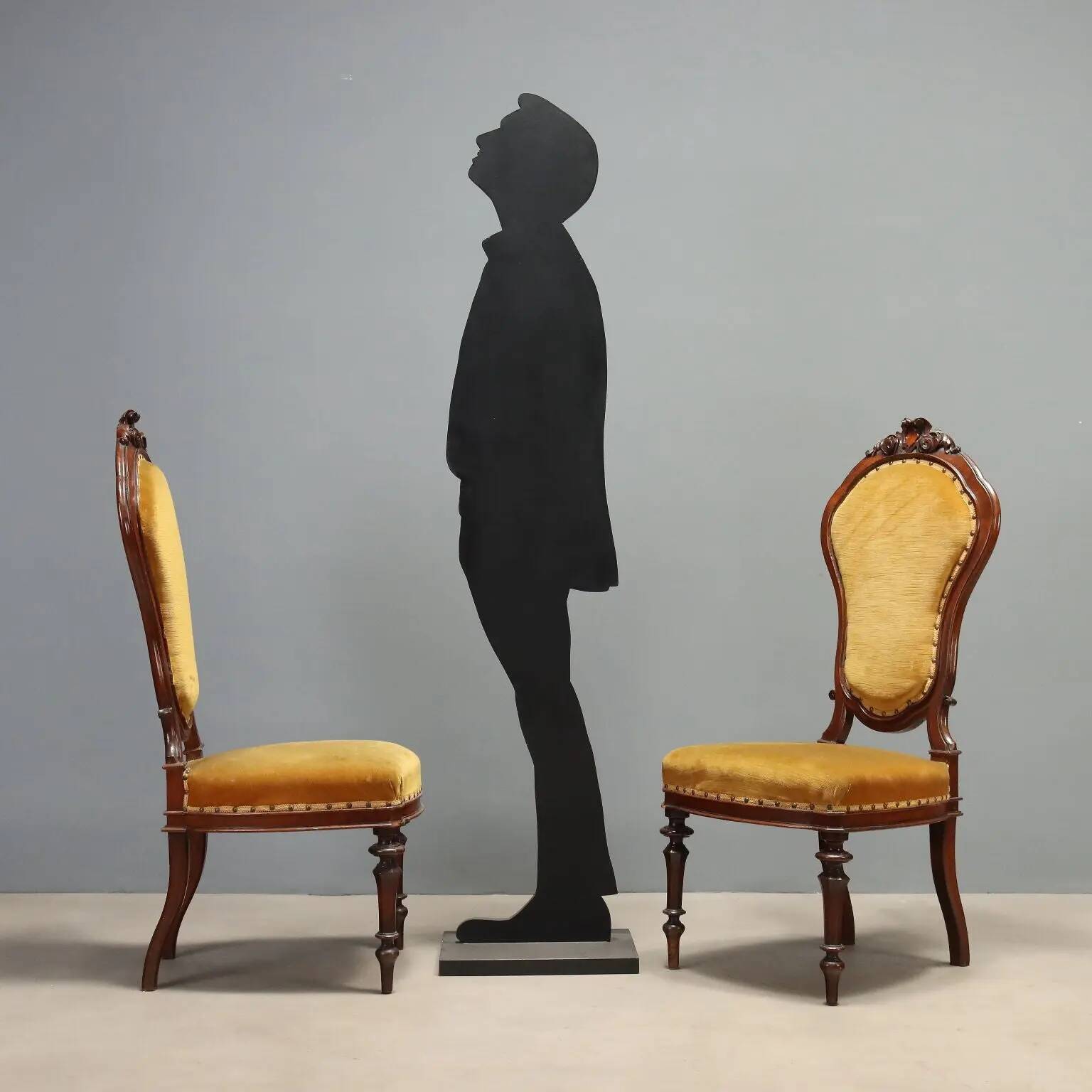 Umbertine chairs in walnut - Italy late 19th century
