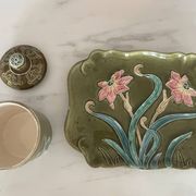 Bonbonnière and ceramic tray g. De Bruyn