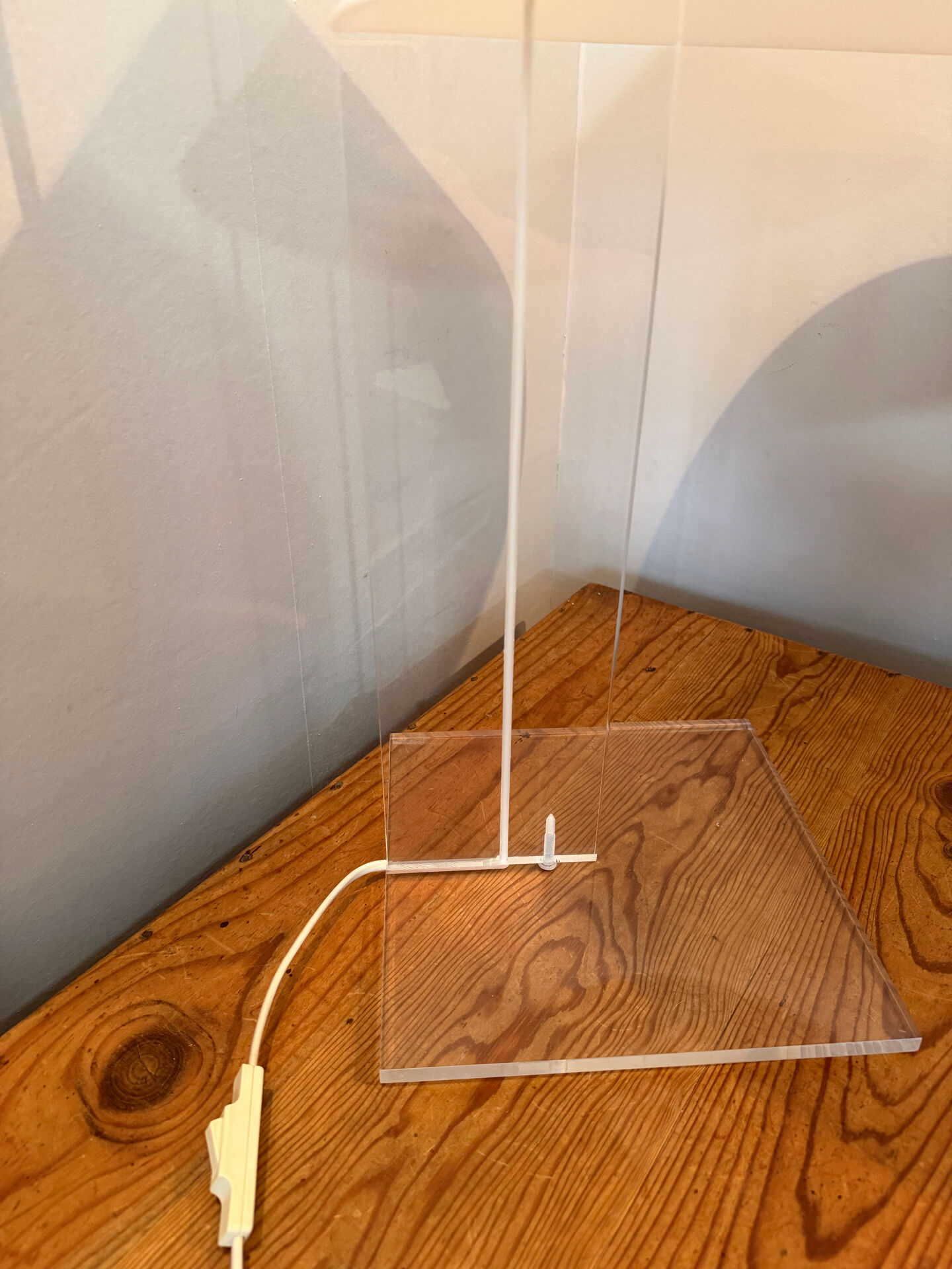 Minimalist design table lamp Harco Loor in plexiglass and perspex