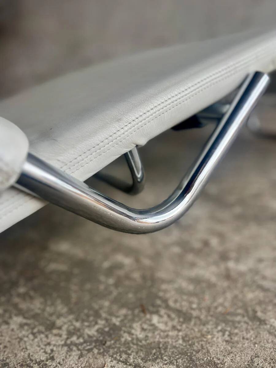 White leather Tuoli lounge chair by Antti Nurmesniemi for Cassina (1970) — chrome frame