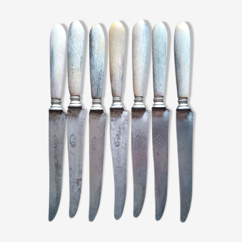 7 couteaux G-J acier fondu garantie, manche en corne, fin XIX début XXe siècle