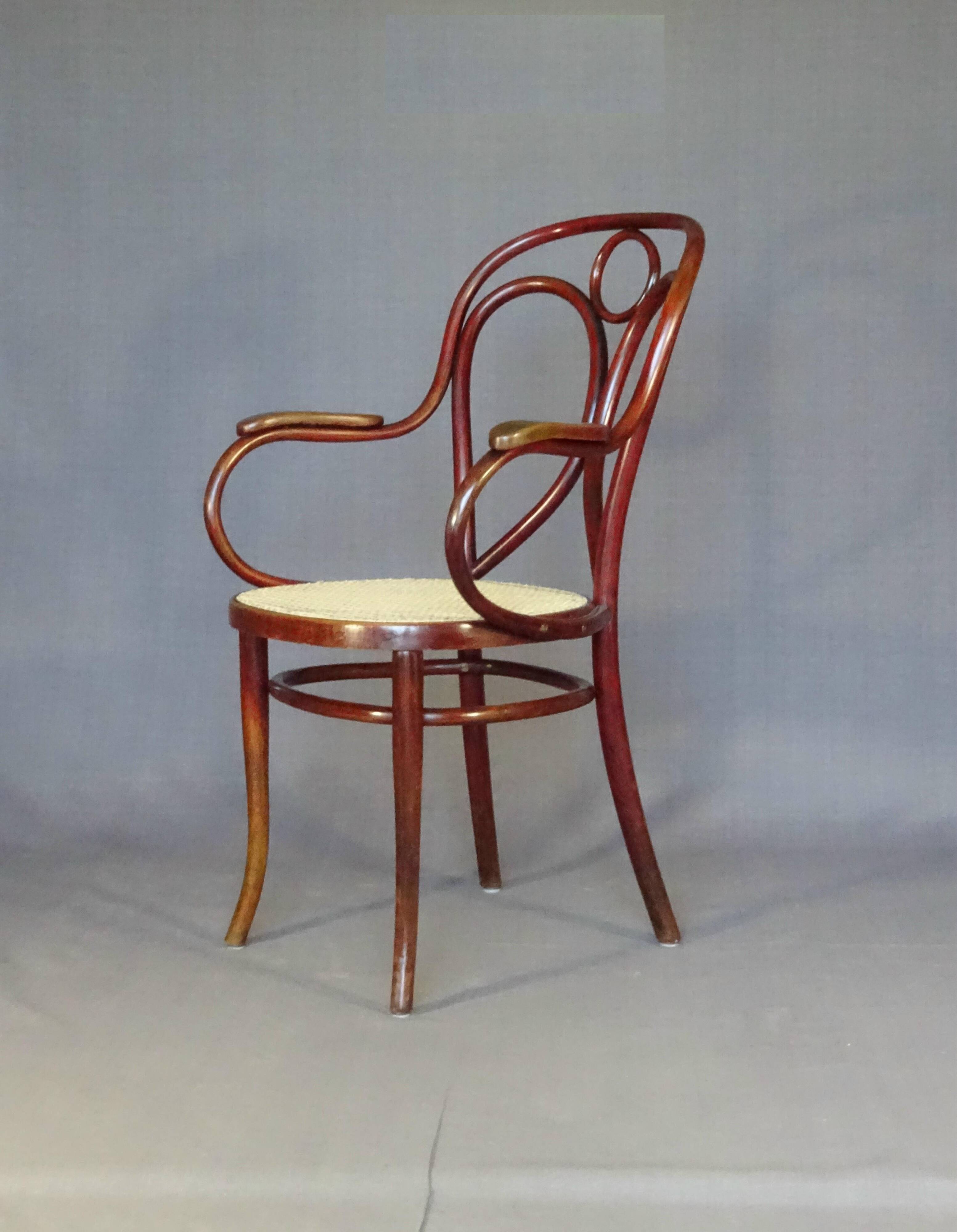 Fauteuil Thonet N°19 canné neuf , prêt à servir- Vers 1905 -