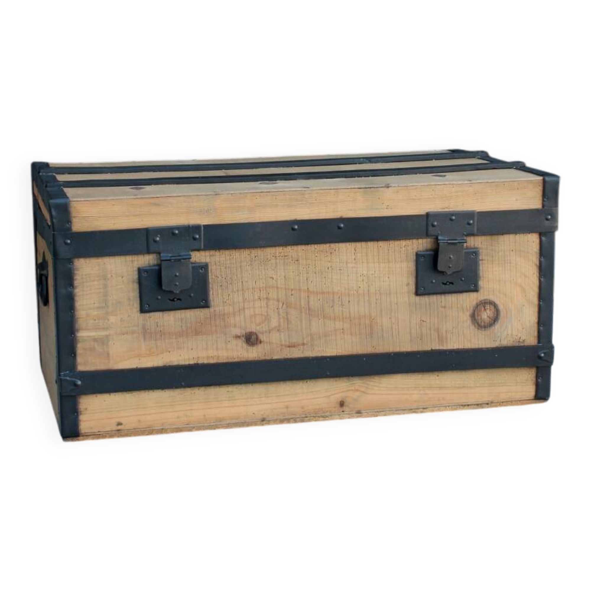 Wooden travel trunk