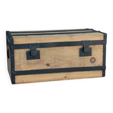 Wooden travel trunk