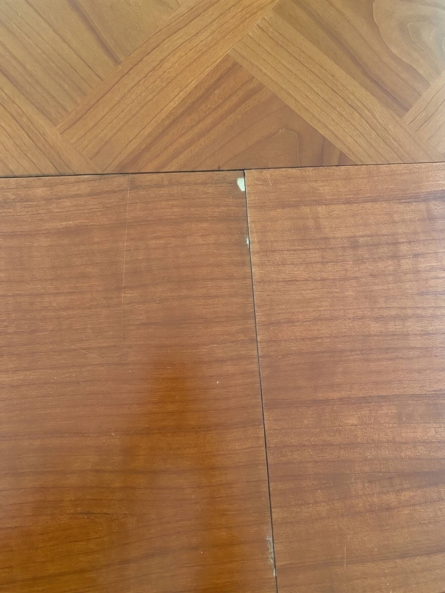 Table de salle à manger ronde Louis XV en merisier massif