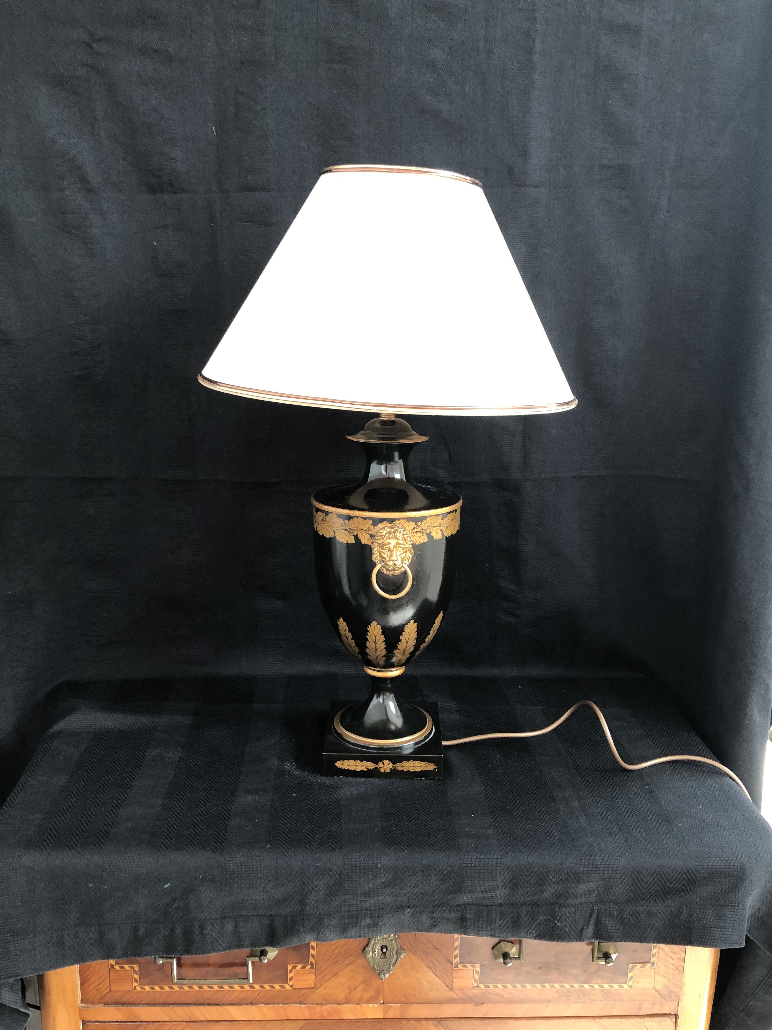 Large baluster lamp - Golden Lions and white and gilded ledleches - Hotel Paris