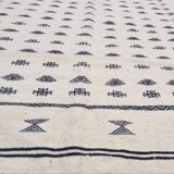 Tapis noir et blanc à motifs berbères fait main 190x121cm