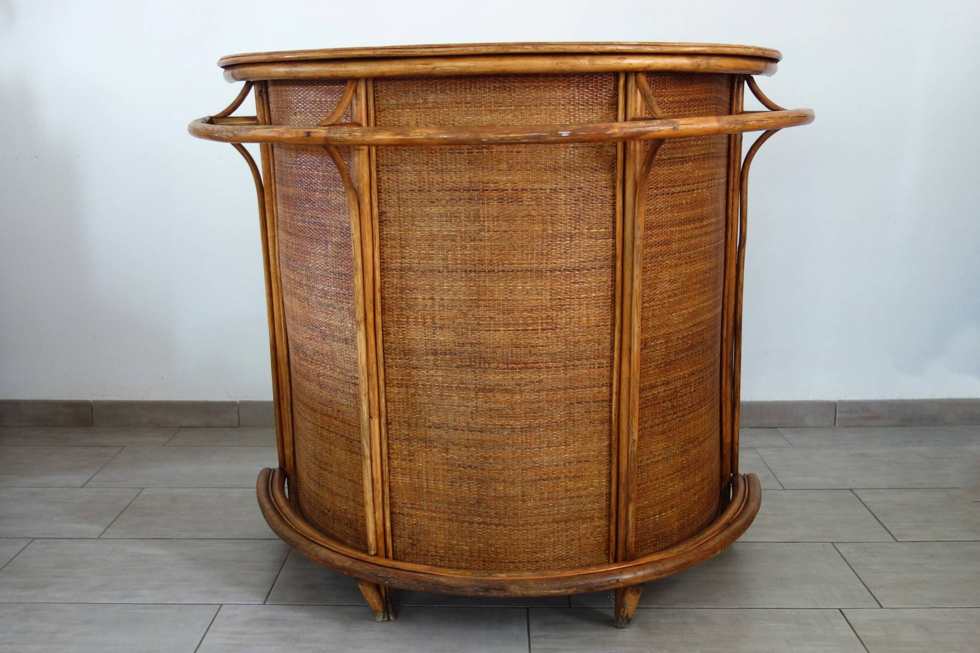 Vintage rattan bar