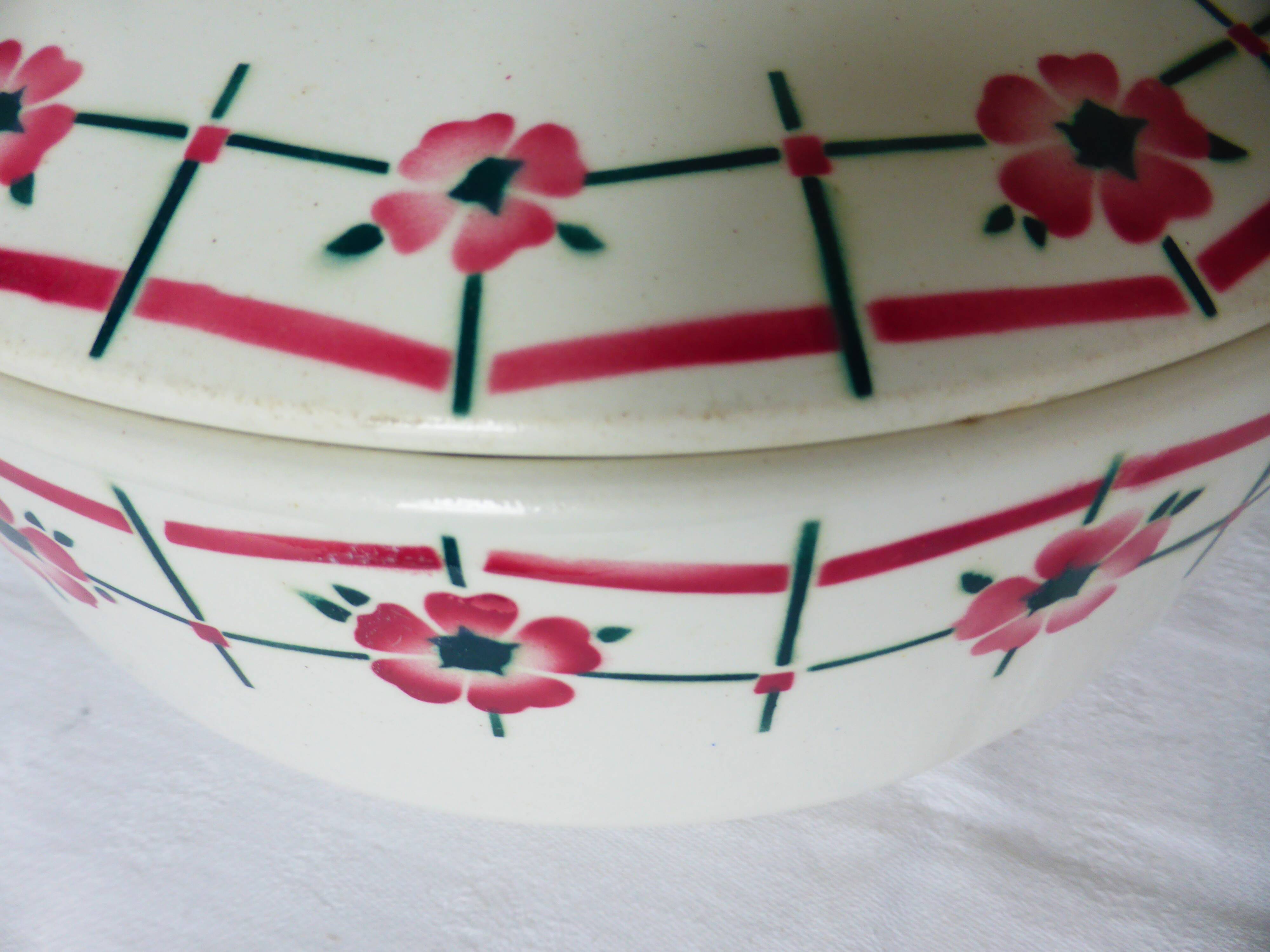 1 vintage soup tureen or vegetable dish from Céranord St Amand model Monique 2103166
