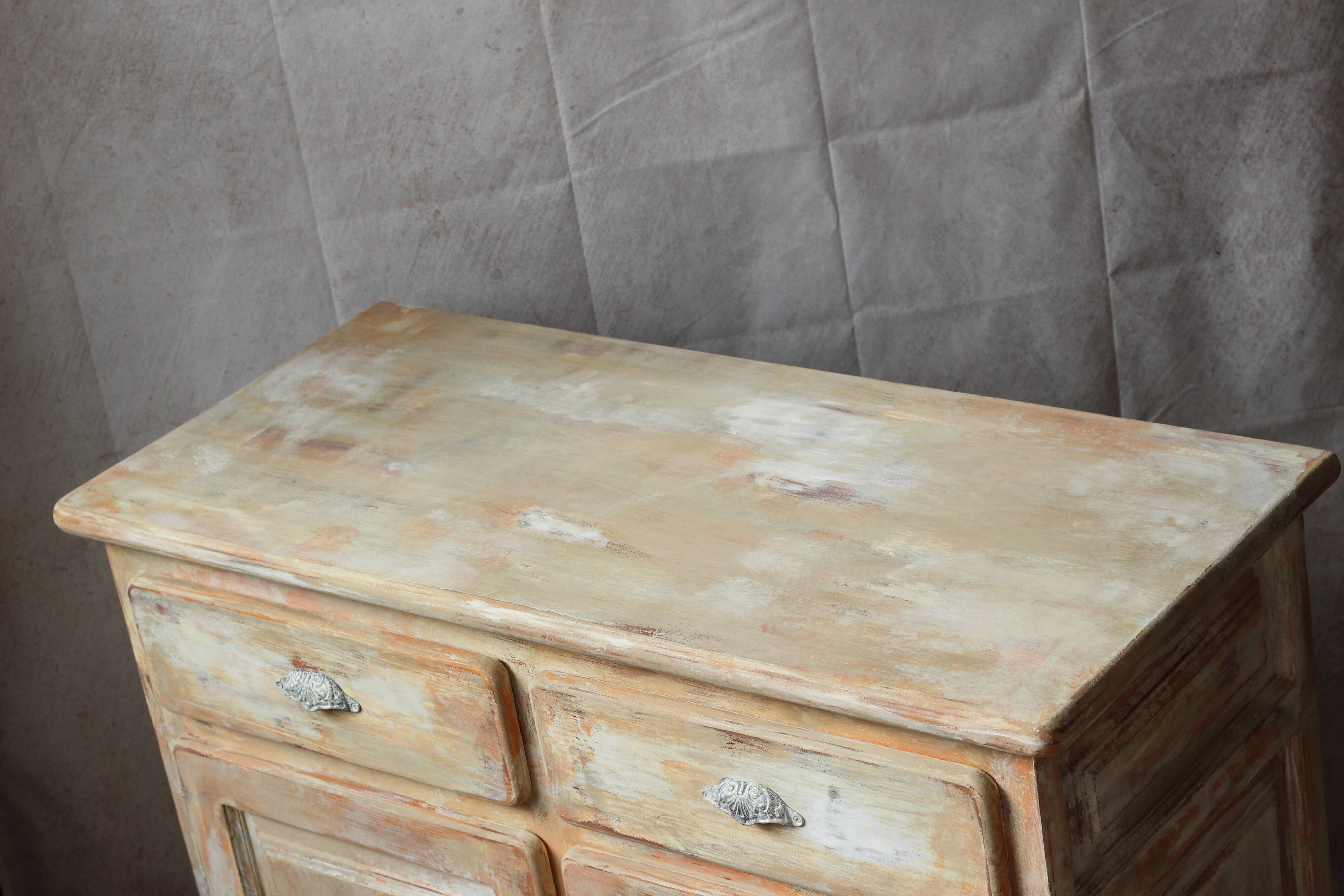 Buffet parisien patiné