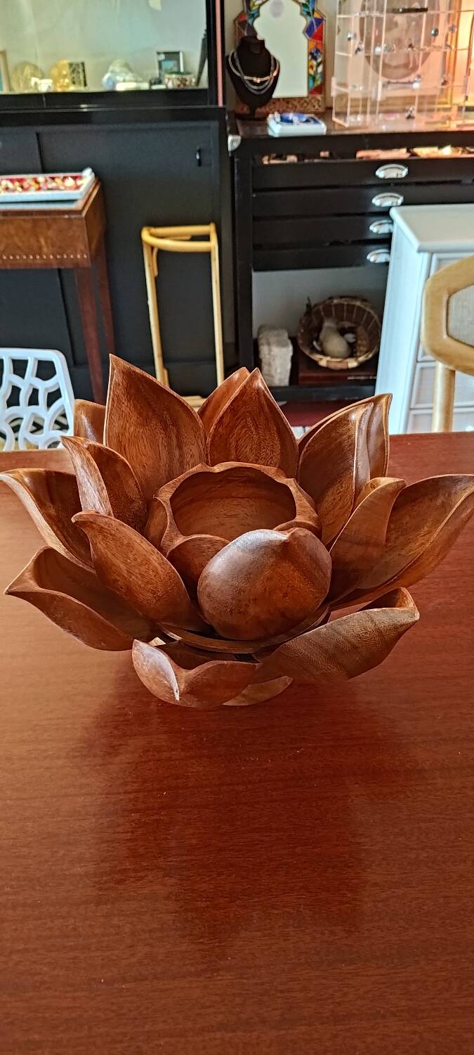 Wooden lotus servant