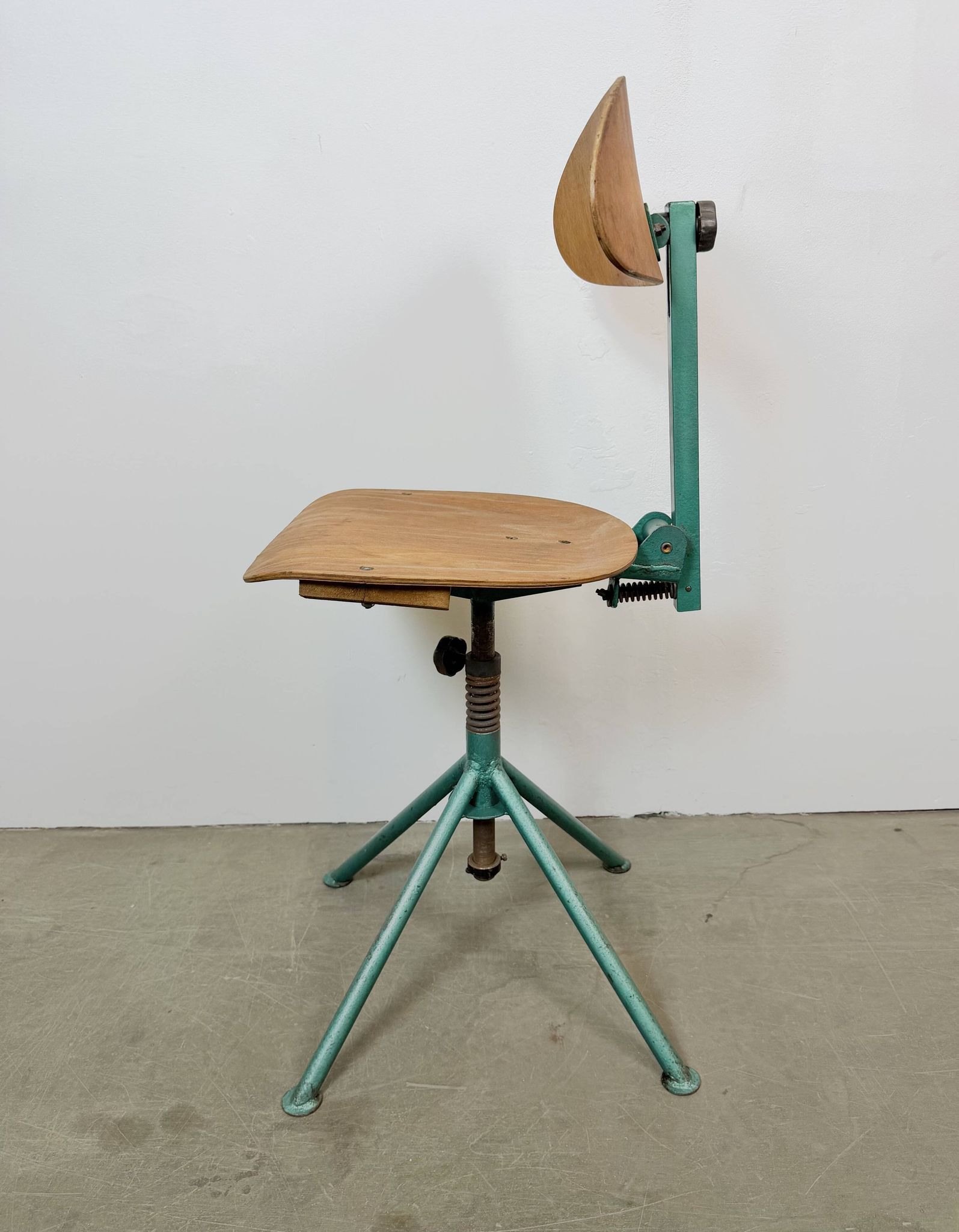 Chaise d'atelier industrielle verte foncée, années 1950