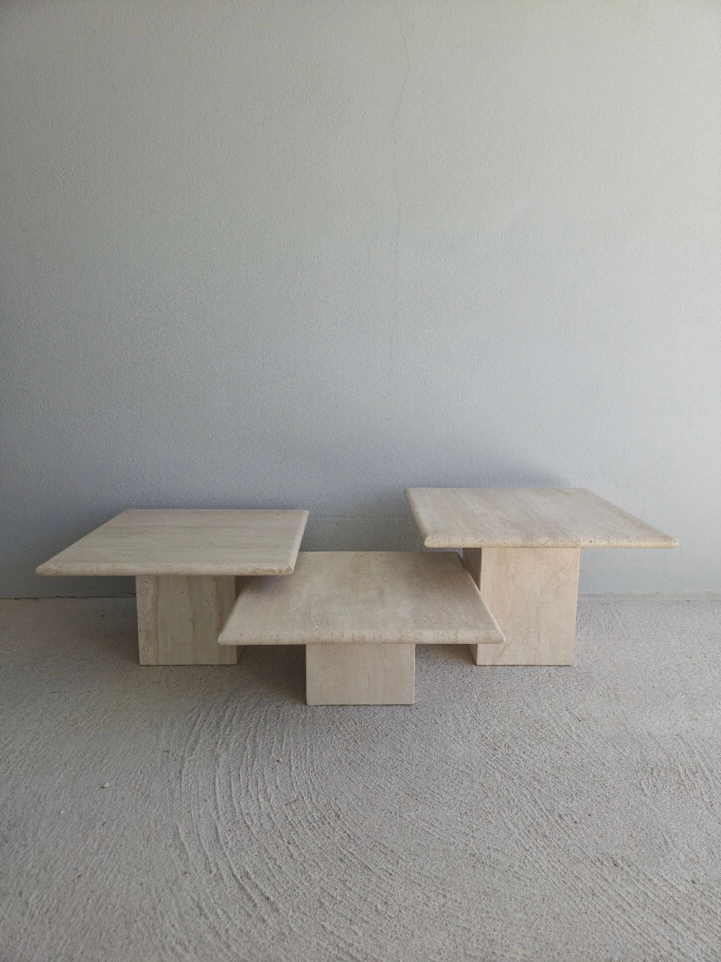 Tables gigognes- basses travertin 1970