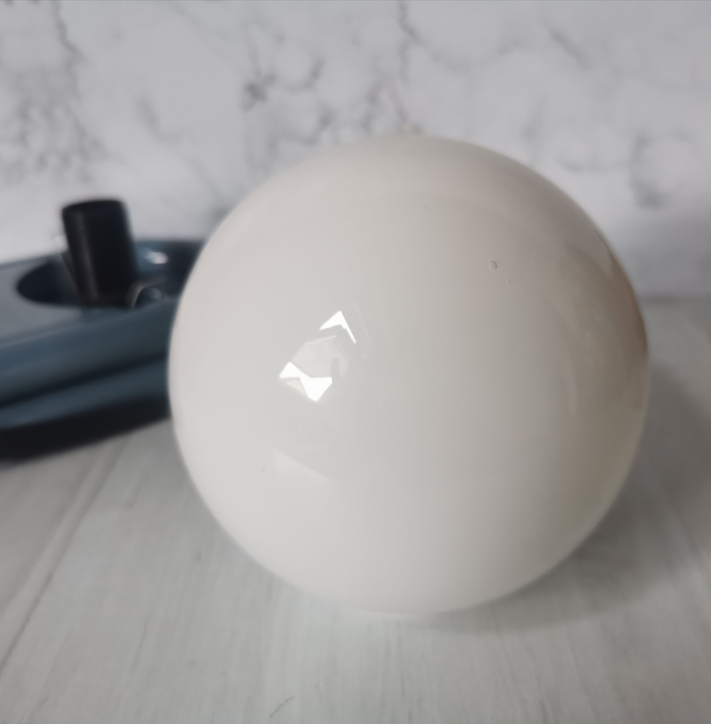 Vintage metal and opaline wall lamp