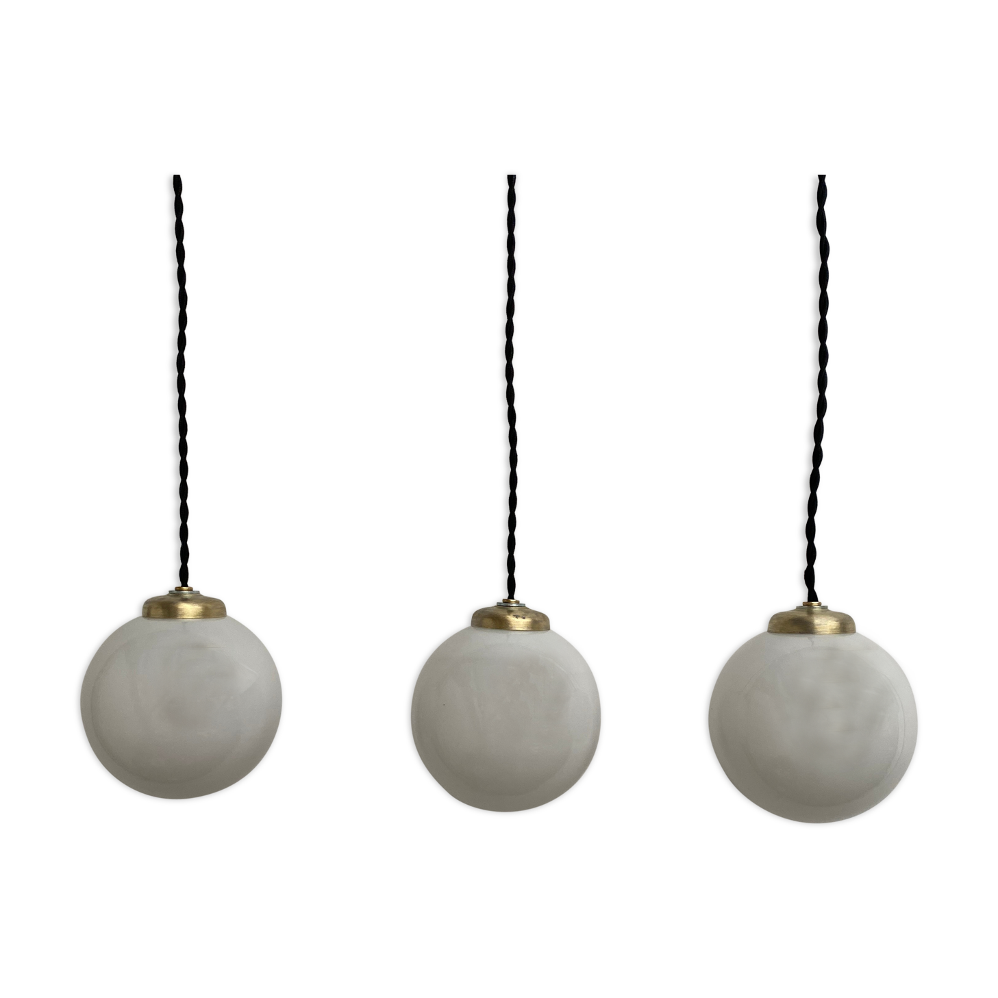 Lot 3 opaline hanging lamps