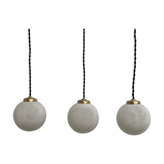Lot 3 opaline hanging lamps