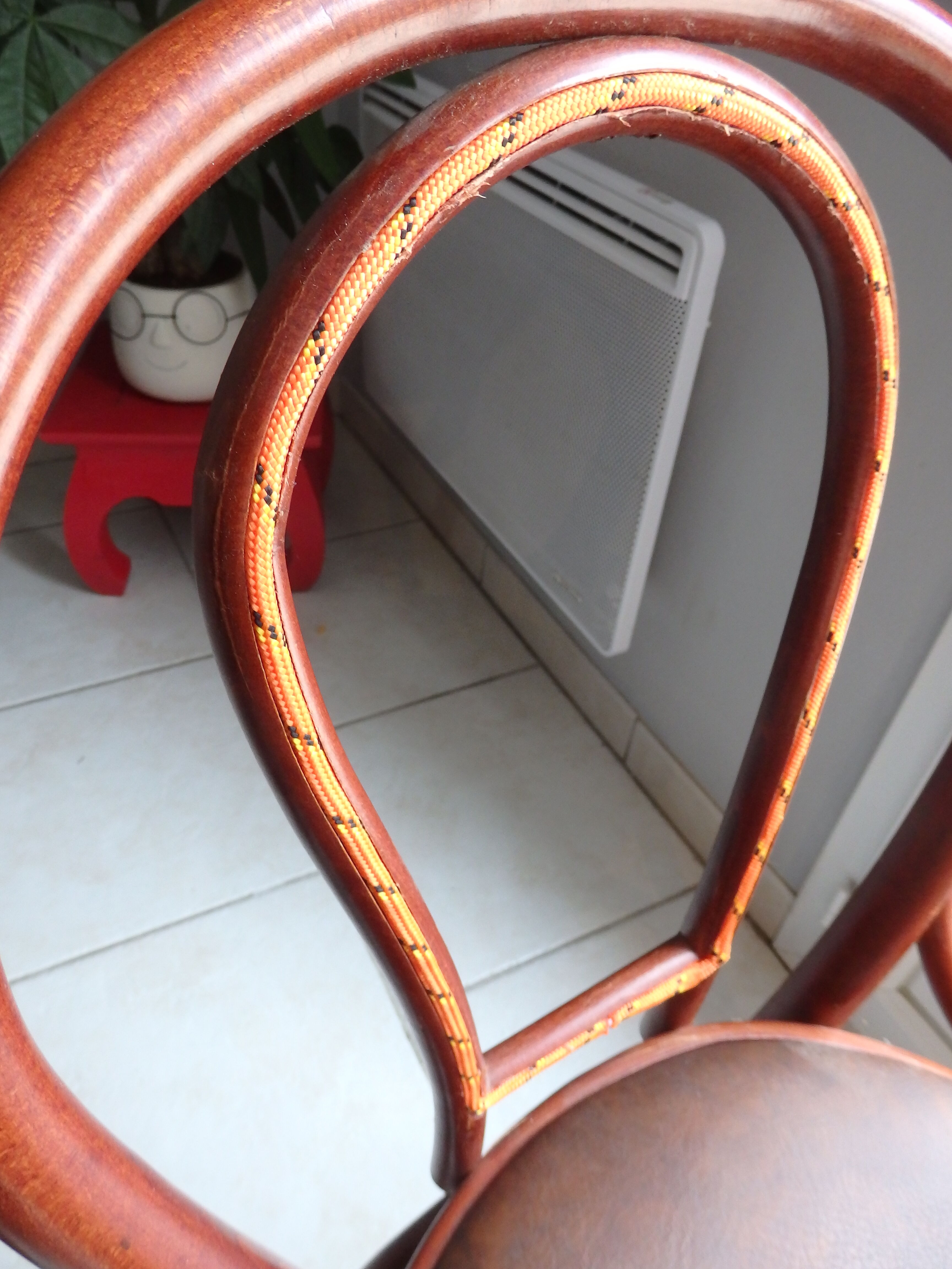 Curved wood bistro chair