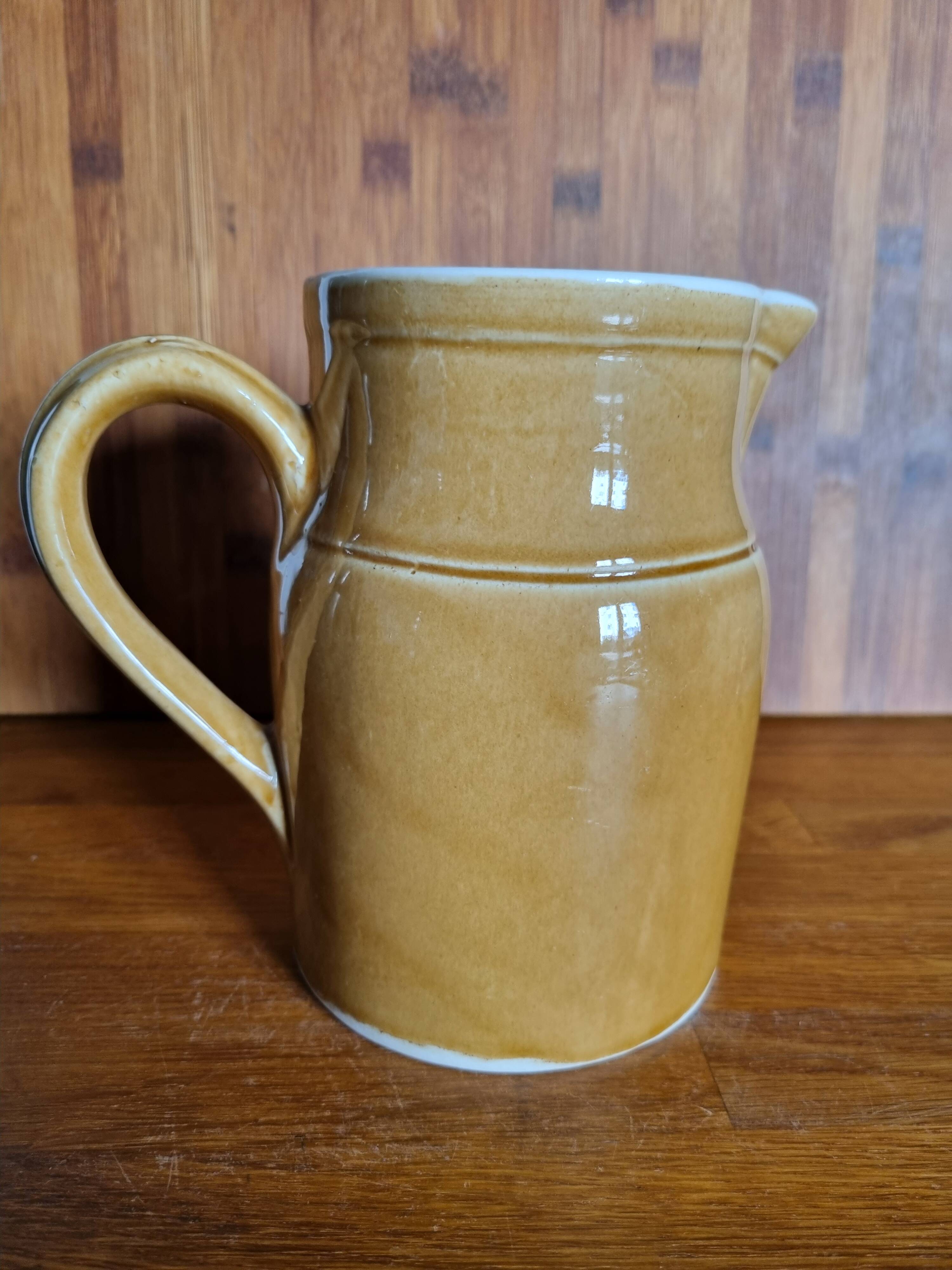 Vintage enameled stoneware pitcher 1L