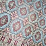 Old handmade wool oriental rug. 190 x 126cm